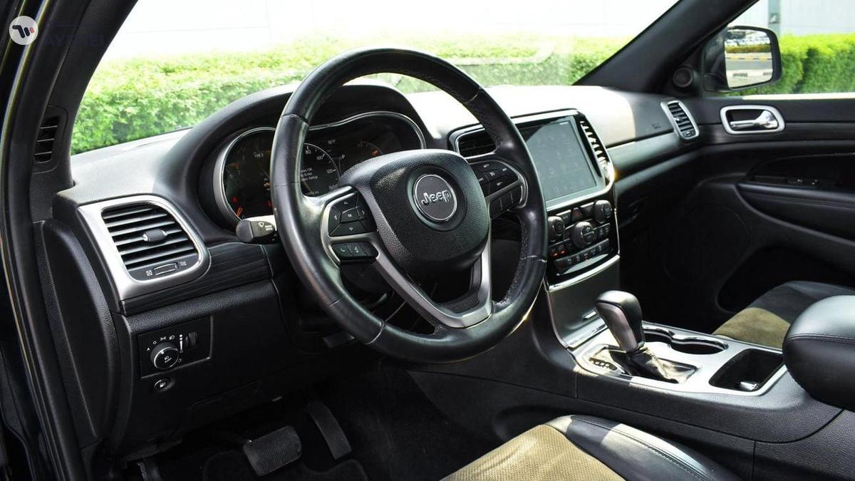 Jeep Grand Cherokee 3.6L V6  With SRT Badge-3-3