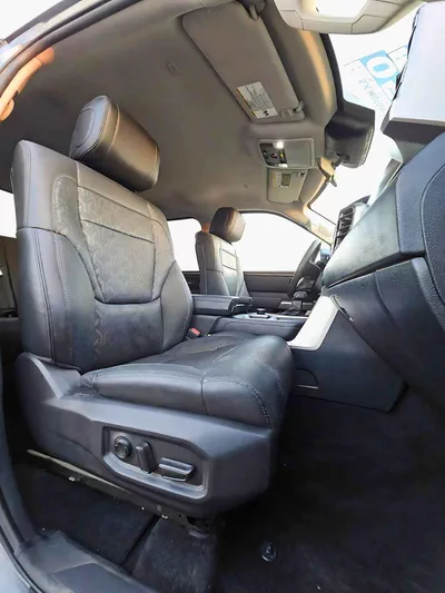 Toyota Tundra STD (NON GCC) CREWMAX TRD SR5/ 4WD/ VERY LOW MILEAGE/ ORG AIRBAG/ LOT#9666-10