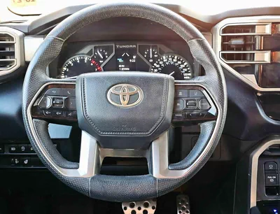 Toyota Tundra STD (NON GCC) CREWMAX TRD SR5/ 4WD/ VERY LOW MILEAGE/ ORG AIRBAG/ LOT#9666-12