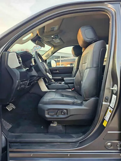 Toyota Tundra STD (NON GCC) CREWMAX TRD SR5/ 4WD/ VERY LOW MILEAGE/ ORG AIRBAG/ LOT#9666-6