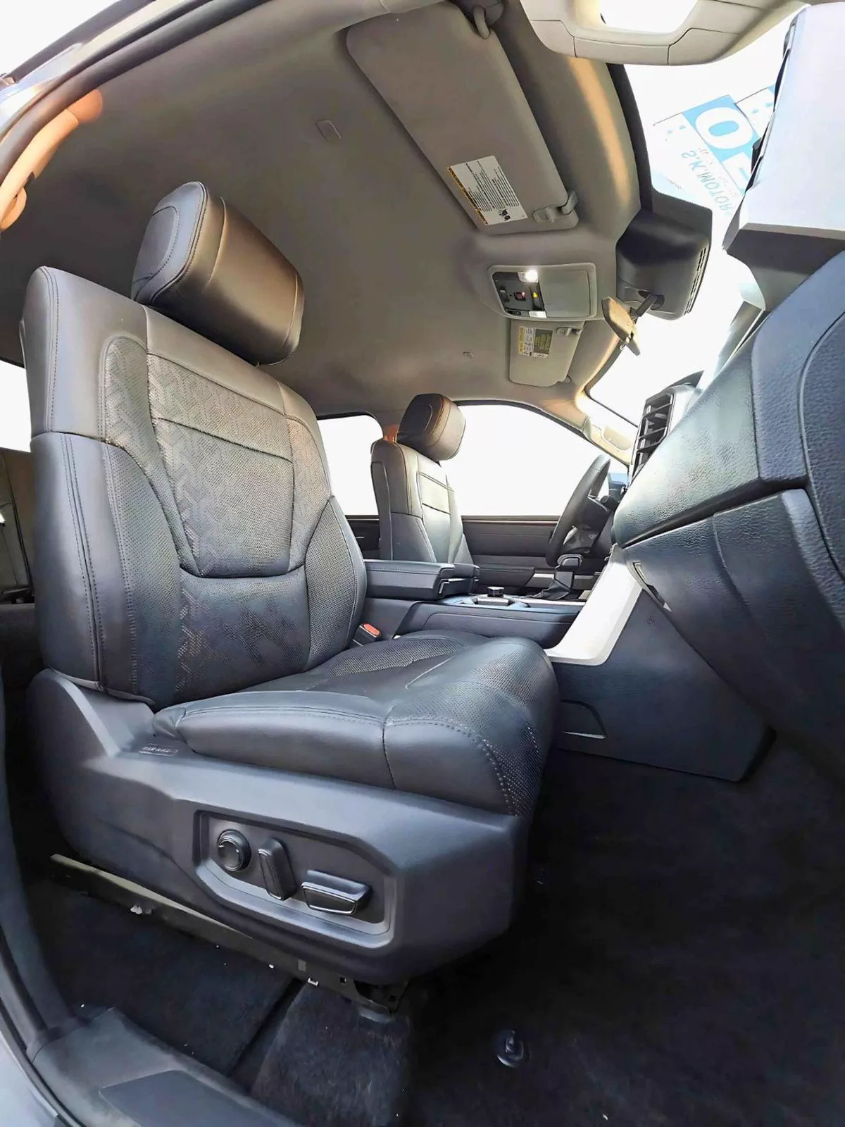 Toyota Tundra STD (NON GCC) CREWMAX TRD SR5/ 4WD/ VERY LOW MILEAGE/ ORG AIRBAG/ LOT#9666-10-0