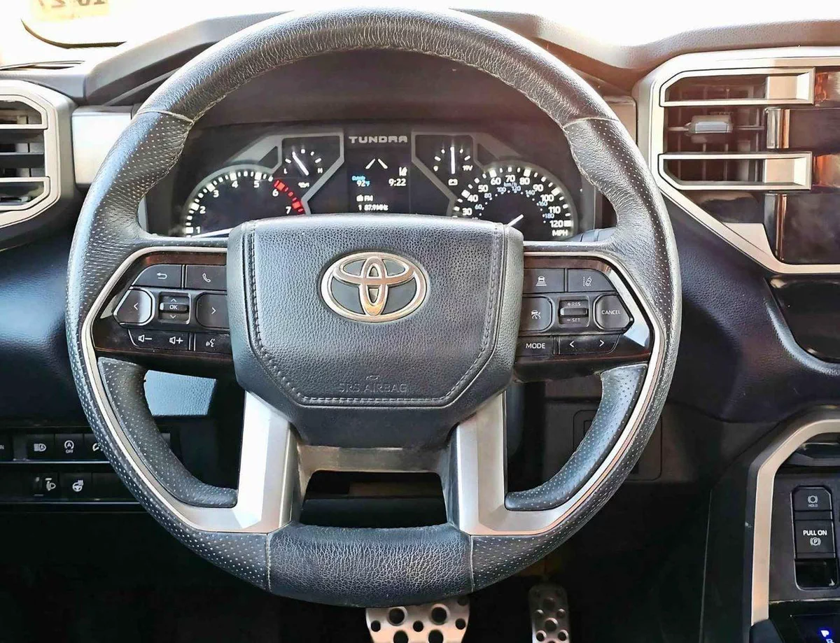 Toyota Tundra STD (NON GCC) CREWMAX TRD SR5/ 4WD/ VERY LOW MILEAGE/ ORG AIRBAG/ LOT#9666-12-0