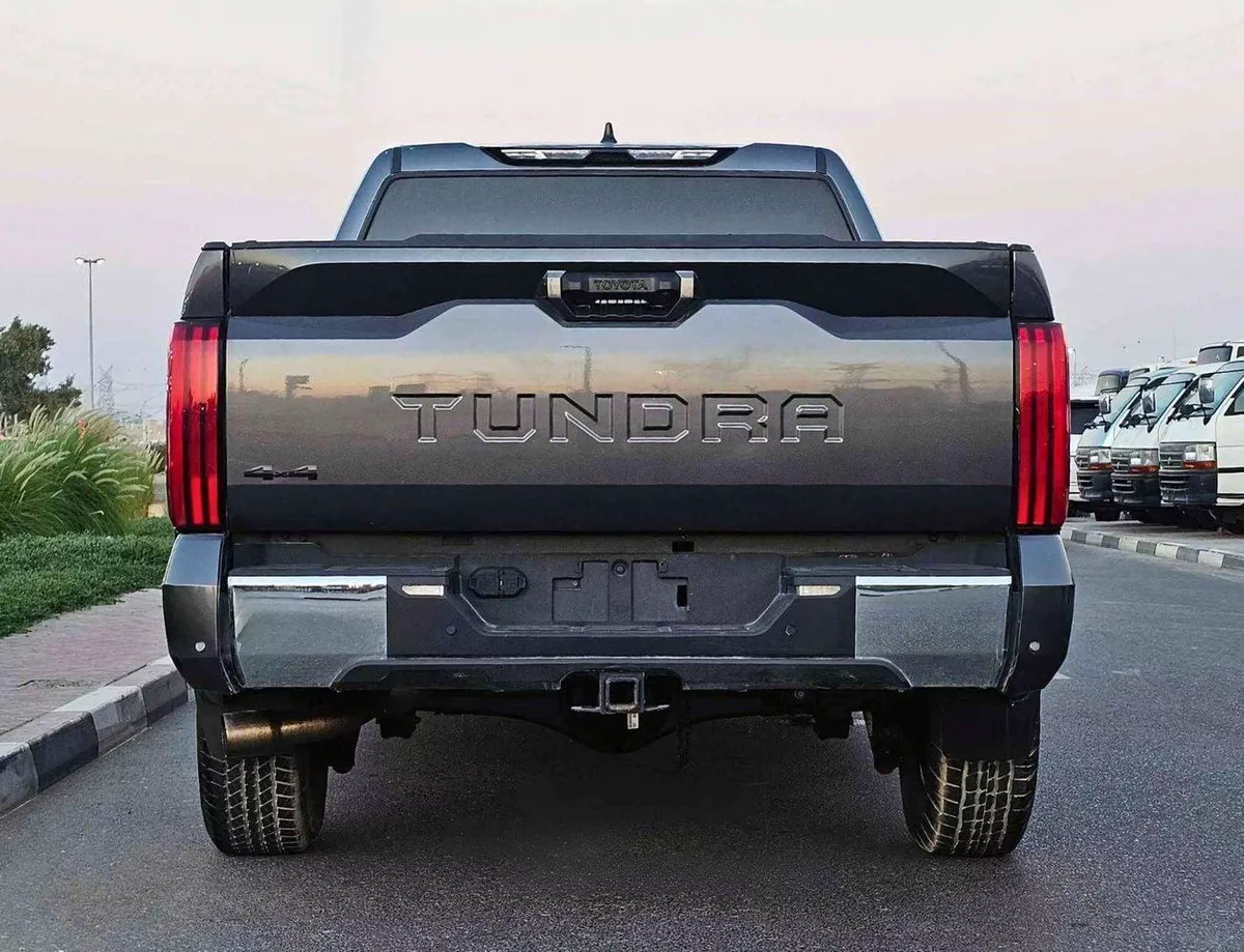 Toyota Tundra STD (NON GCC) CREWMAX TRD SR5/ 4WD/ VERY LOW MILEAGE/ ORG AIRBAG/ LOT#9666-3-0
