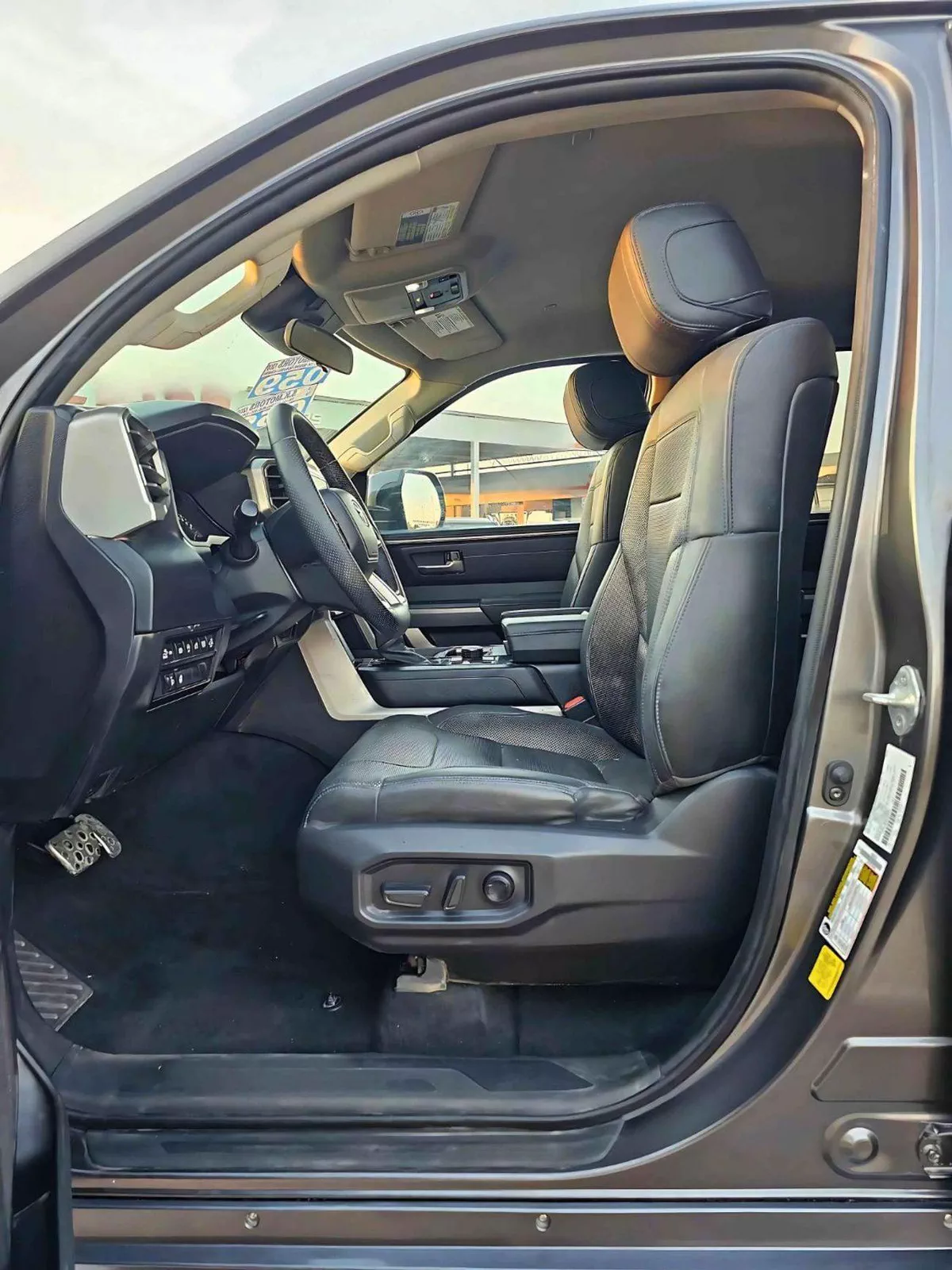 Toyota Tundra STD (NON GCC) CREWMAX TRD SR5/ 4WD/ VERY LOW MILEAGE/ ORG AIRBAG/ LOT#9666-6-0