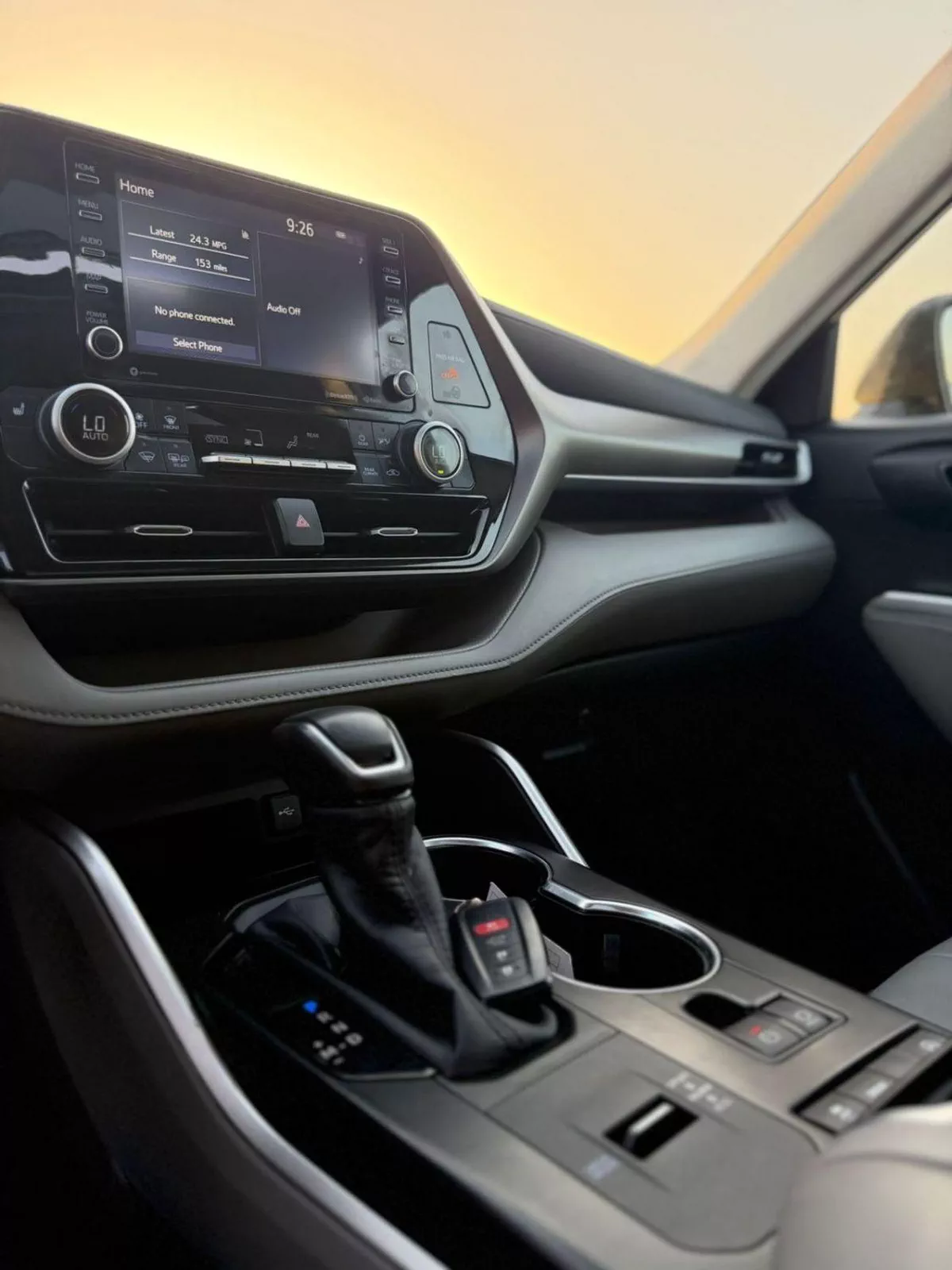 Toyota Highlander  2020 Toyota Highlander Full Option 3.5L V6 - SunRoof - Full Radar System - 7 Seater - Push Start-13-0