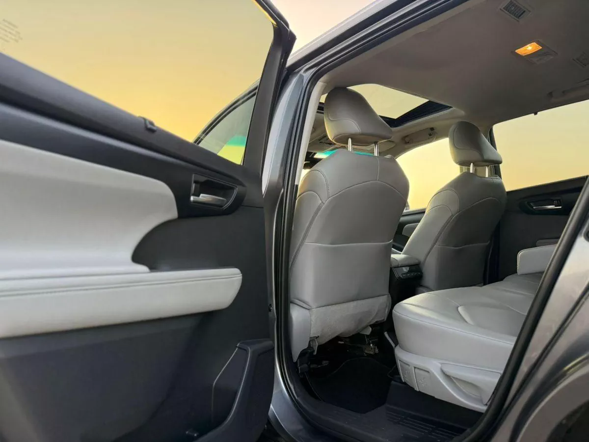 Toyota Highlander  2020 Toyota Highlander Full Option 3.5L V6 - SunRoof - Full Radar System - 7 Seater - Push Start-17-0