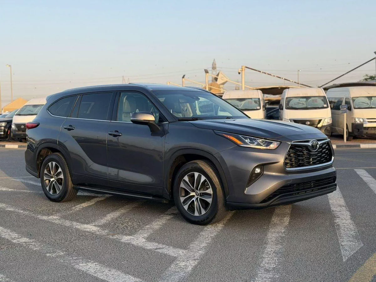 Toyota Highlander  2020 Toyota Highlander Full Option 3.5L V6 - SunRoof - Full Radar System - 7 Seater - Push Start