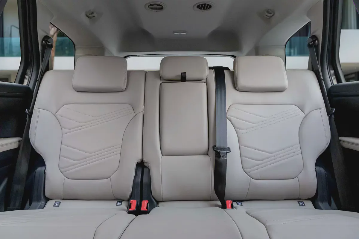 2,742 P.M |  Everest XLT | 0% Downpayment | FORD WARRANTY-11-11