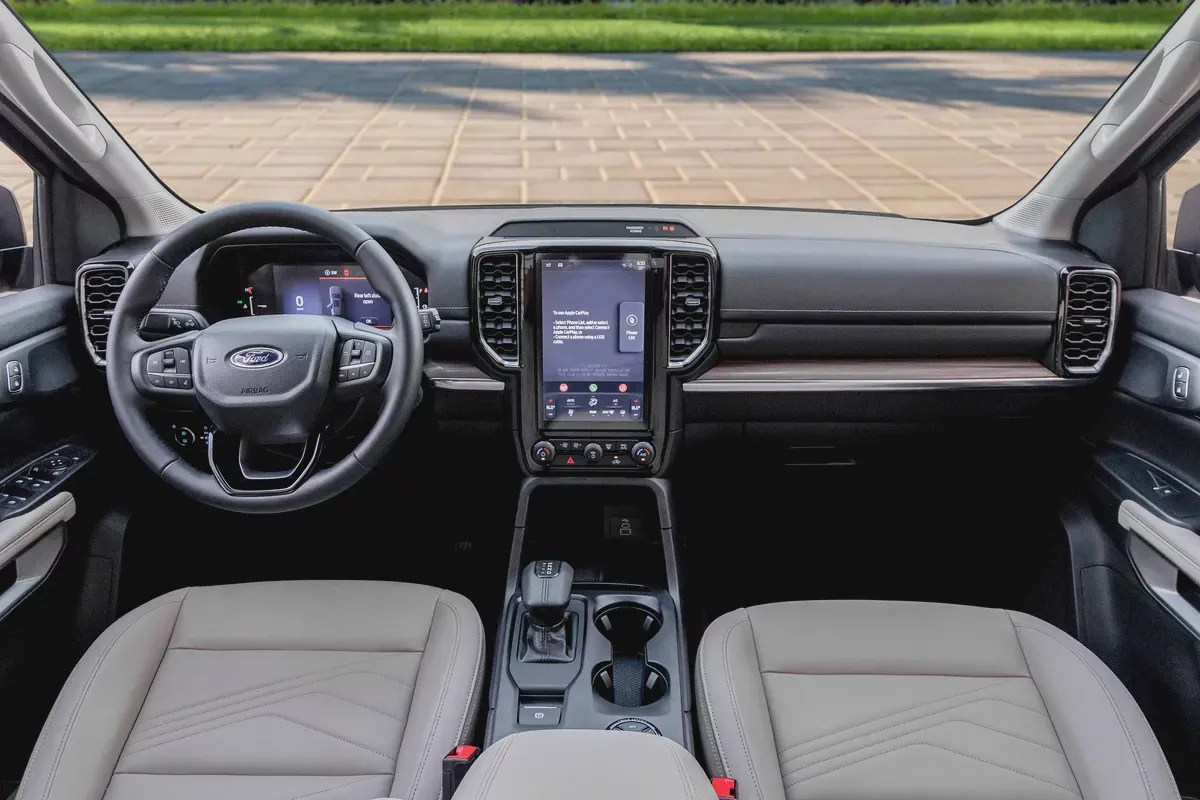 2,742 P.M |  Everest XLT | 0% Downpayment | FORD WARRANTY-7-7