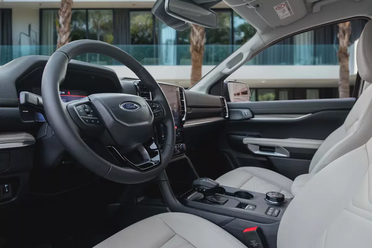 2,742 P.M |  Everest XLT | 0% Downpayment | FORD WARRANTY-8-8