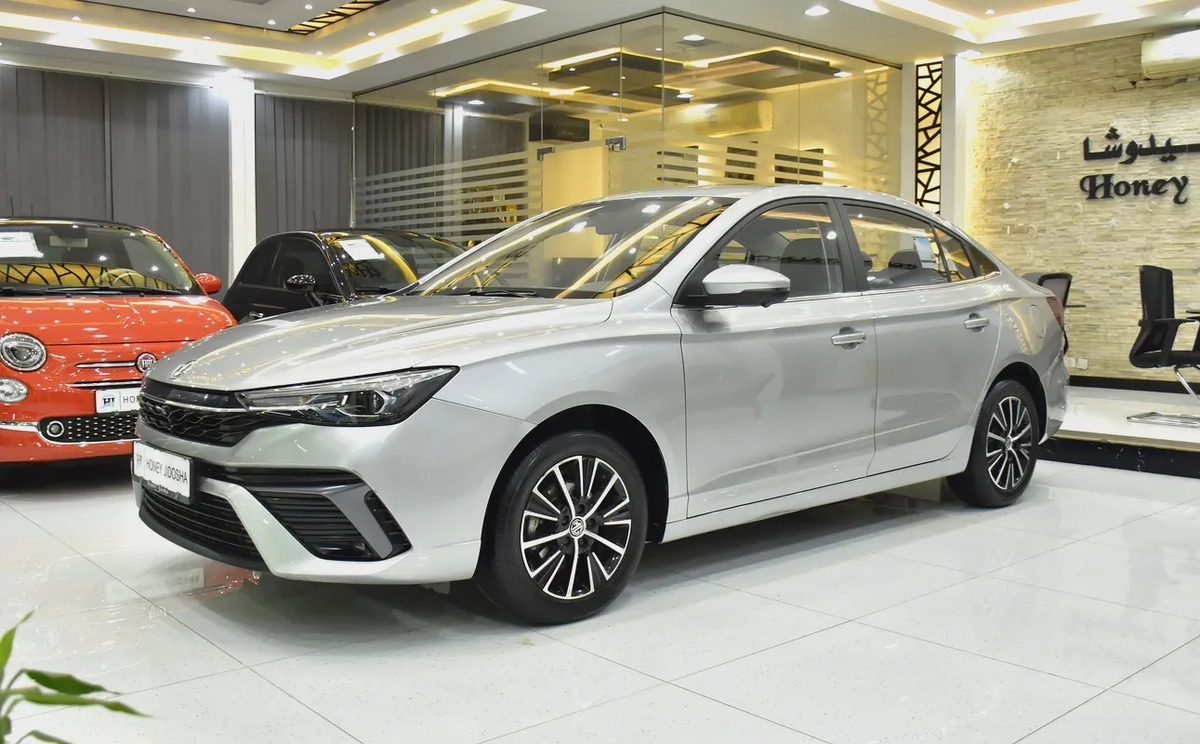 AED 571 EMi for 5Yrs | MG 5 ( 2025 Model ) in Silver Color GCC Specs-1-1