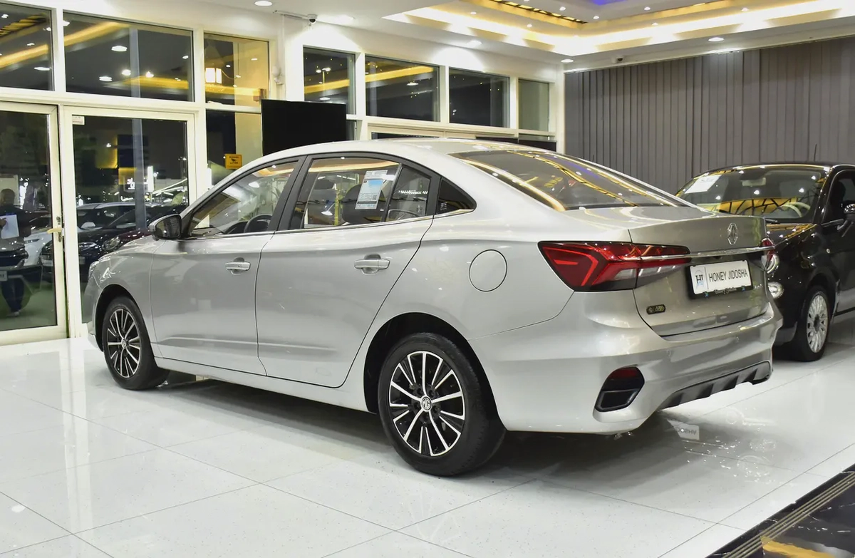 AED 571 EMi for 5Yrs | MG 5 ( 2025 Model ) in Silver Color GCC Specs-5-5