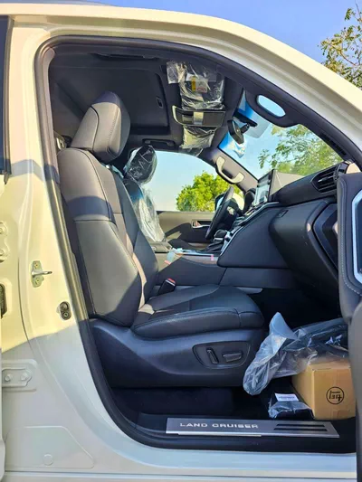 Toyota Land Cruiser GXR TWIN TURBO || 3.5L V6 PETROL | RR ENTERTAINMENT SCREEN | SUNROOF | FRONT PWR SEATS (CODE#GXR3M2)-10