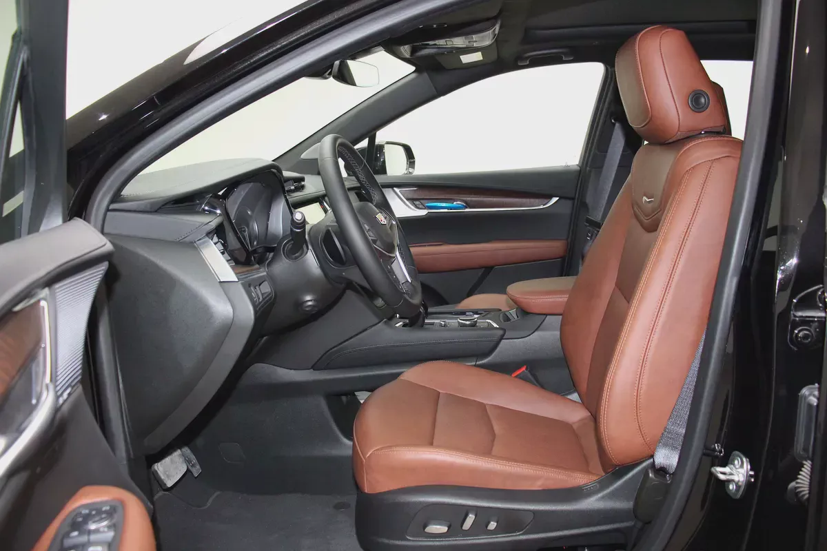 Brand New 2025 Cadillac XT5 Premium Luxury AWD | GCC Specs | Zero KM-7-7