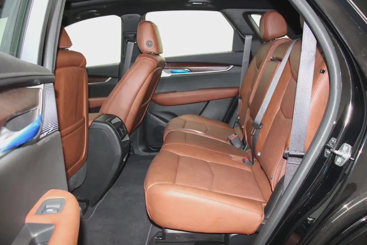 Brand New 2025 Cadillac XT5 Premium Luxury AWD | GCC Specs | Zero KM-8-8