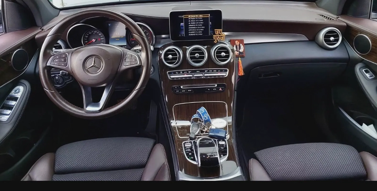 2017 MERCEDES GLC250 low mileage || accident free || single owner-12-12