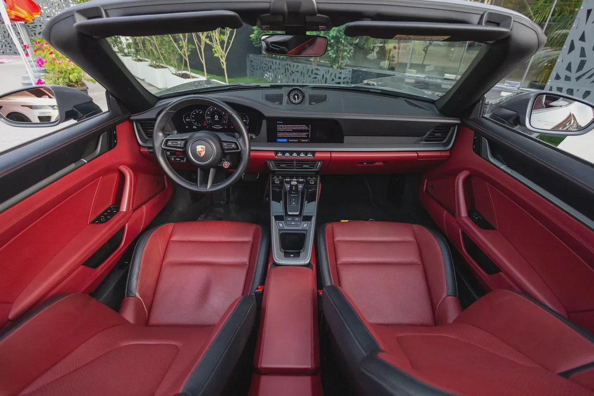 Porsche 911 Carrera 2025-8-8