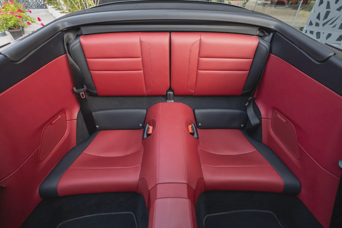 Porsche 911 Carrera 2025-7-7
