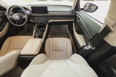Honda Accord 2023-15