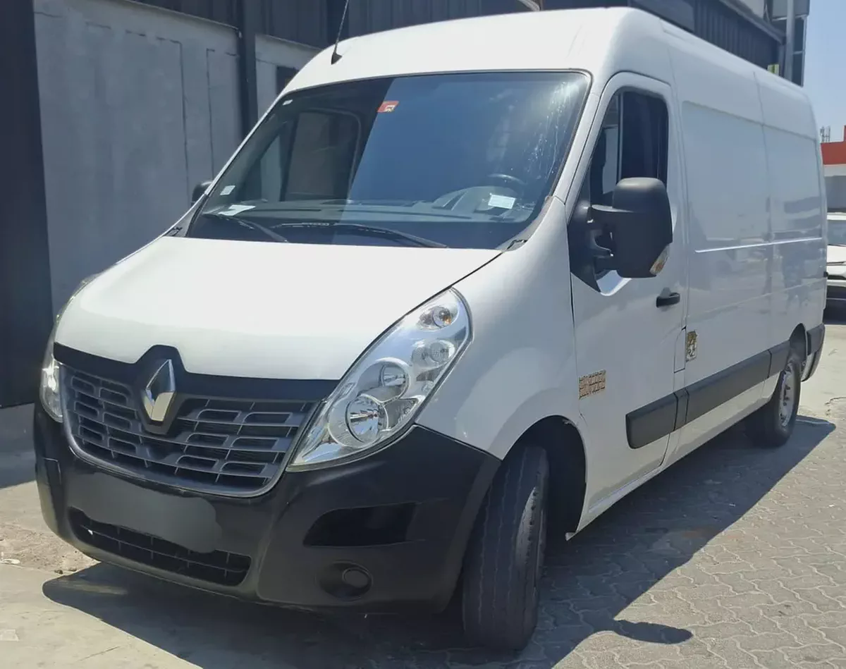 Renault Master 2020 2.3T Panel Van (L4H3) GCC Specs - Excellent Condition