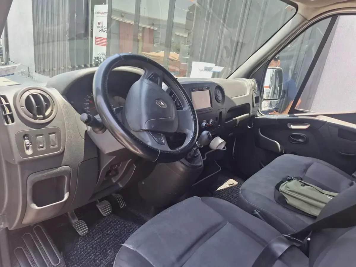 Renault Master 2020 2.3T Panel Van (L4H3) GCC Specs - Excellent Condition-5-5
