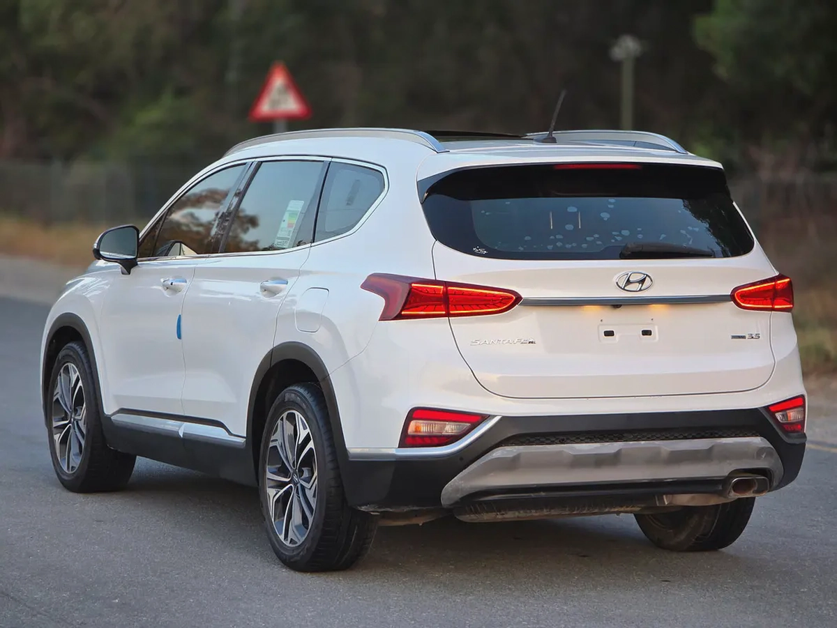 Hyundai Santa Fe 2020 Premium Plus | GCC Specs | Low Mileage | Pristine Condition-6-6