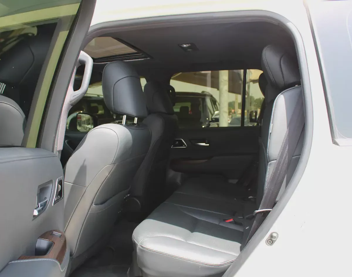 Toyota Land Cruiser VXR 2025 | GCC  Orginal piant-8-8