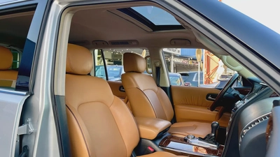 Nissan patrol SE platinum V6 full options original paint 100% Free Accident single ouner No issues-16