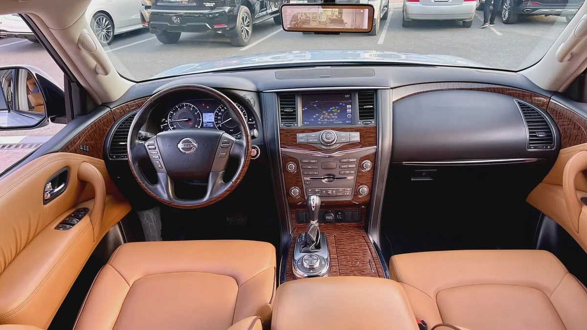 Nissan patrol SE platinum V6 full options original paint 100% Free Accident single ouner No issues-8-8