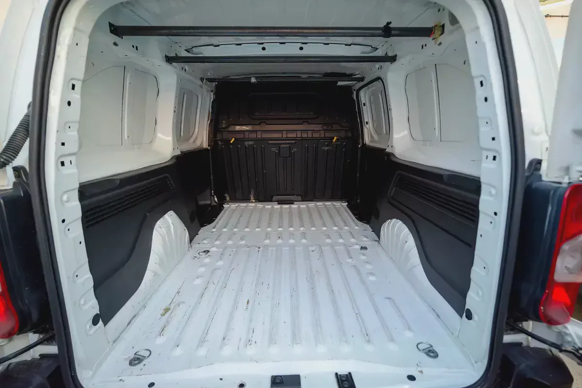 Peugeot Partner | Delivery Van | GCC Specs | Ref#P38254-6-6