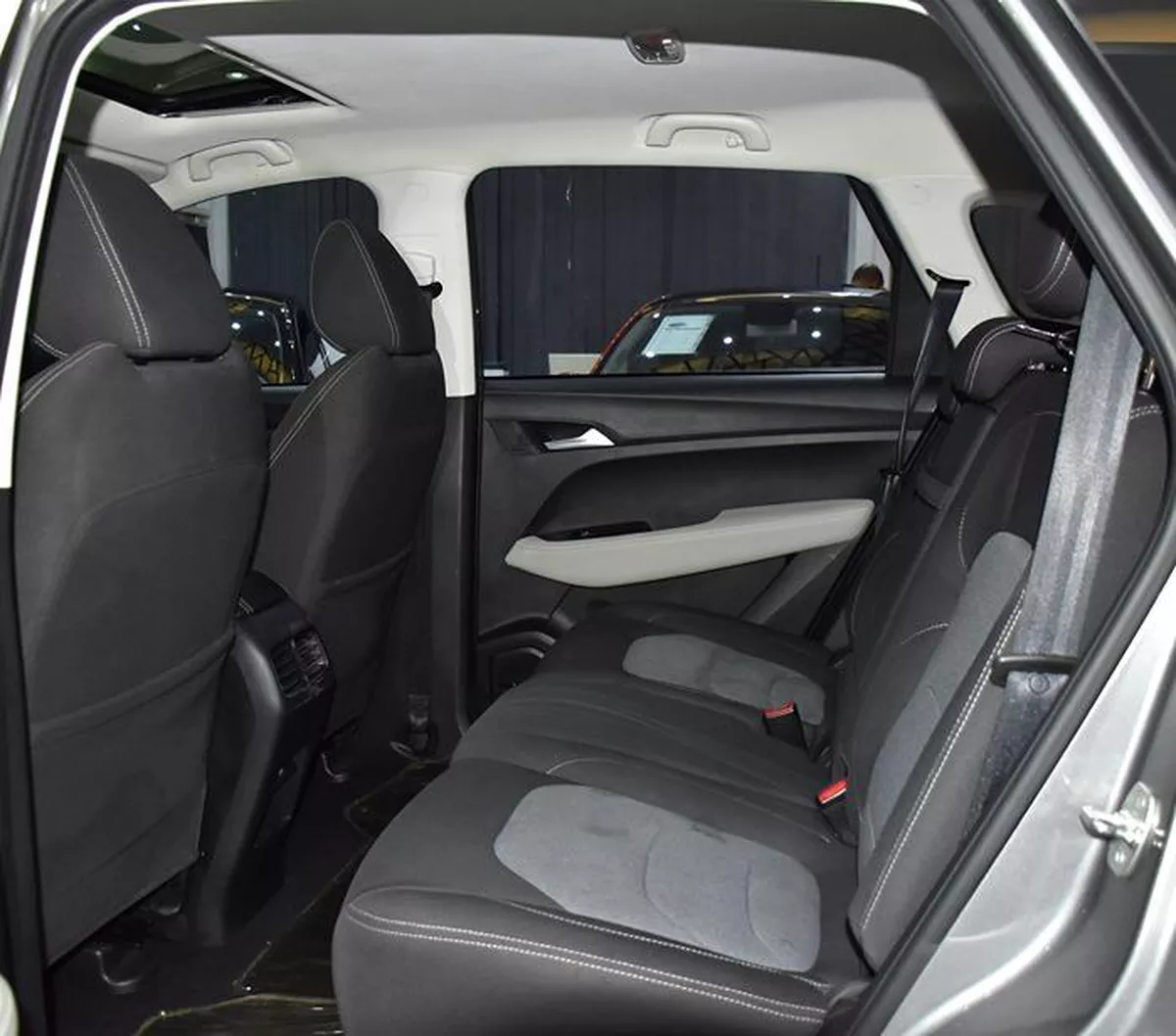 Chevrolet Captiva Premier ( 2023 Model ) in Grey Color GCC Specs-3-3