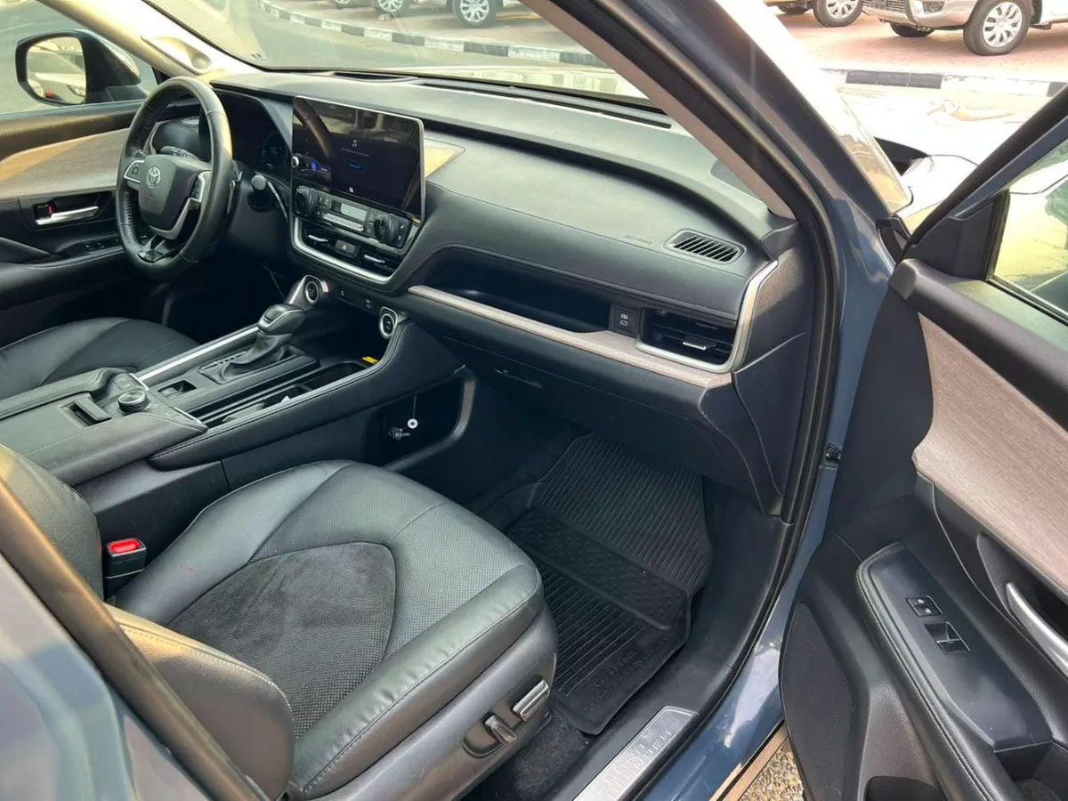 Toyota Grand Highlander  2024 Toyota Grand Highlander PLATINUM 2.4L V4 Turbo - Panoramic View - 360* 5 CAM - HUD - AWD 4x4 Fu-6-0