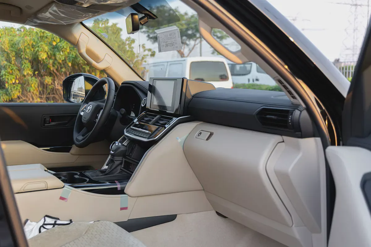 LAND CRUISER GXR | LC300 | 2026 | GCC | 4WD | V6 3.5L | 1 electric chair | Petrol | 7 seat |-15-15