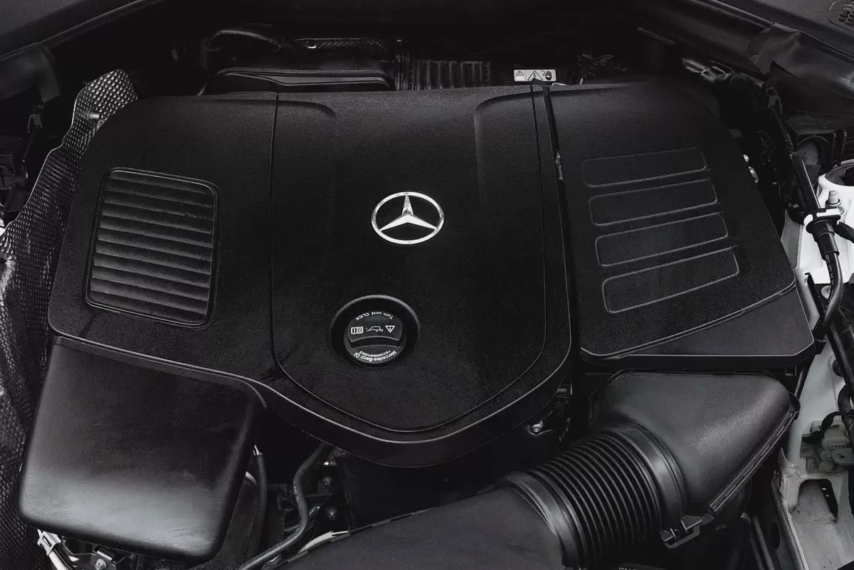 4,113 P.M |  GLC 200 Premium Plus | 0% Downpayment | Mercedes Warranty!-13-13