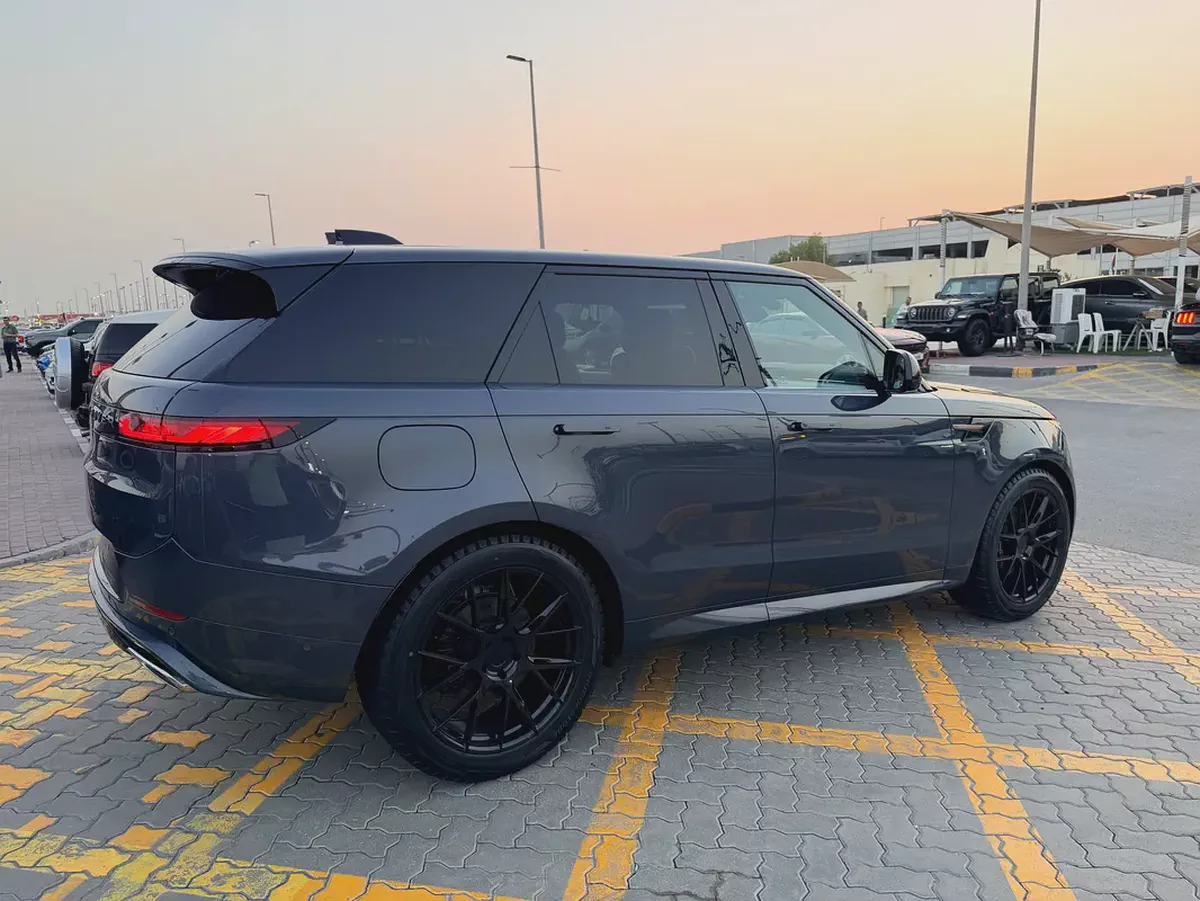 Brand New 2025 Land Rover Range Rover Sport P400 Dynamic HSE - Canadian Specs-4-4