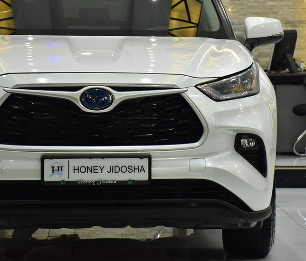 Toyota Highlander Hybrid GLE ( 2023 Model ) in White Color GCC Specs