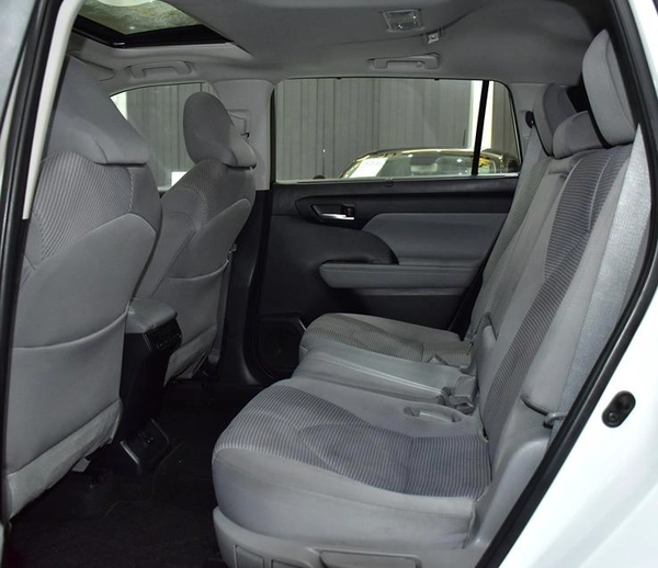 Toyota Highlander Hybrid GLE ( 2023 Model ) in White Color GCC Specs