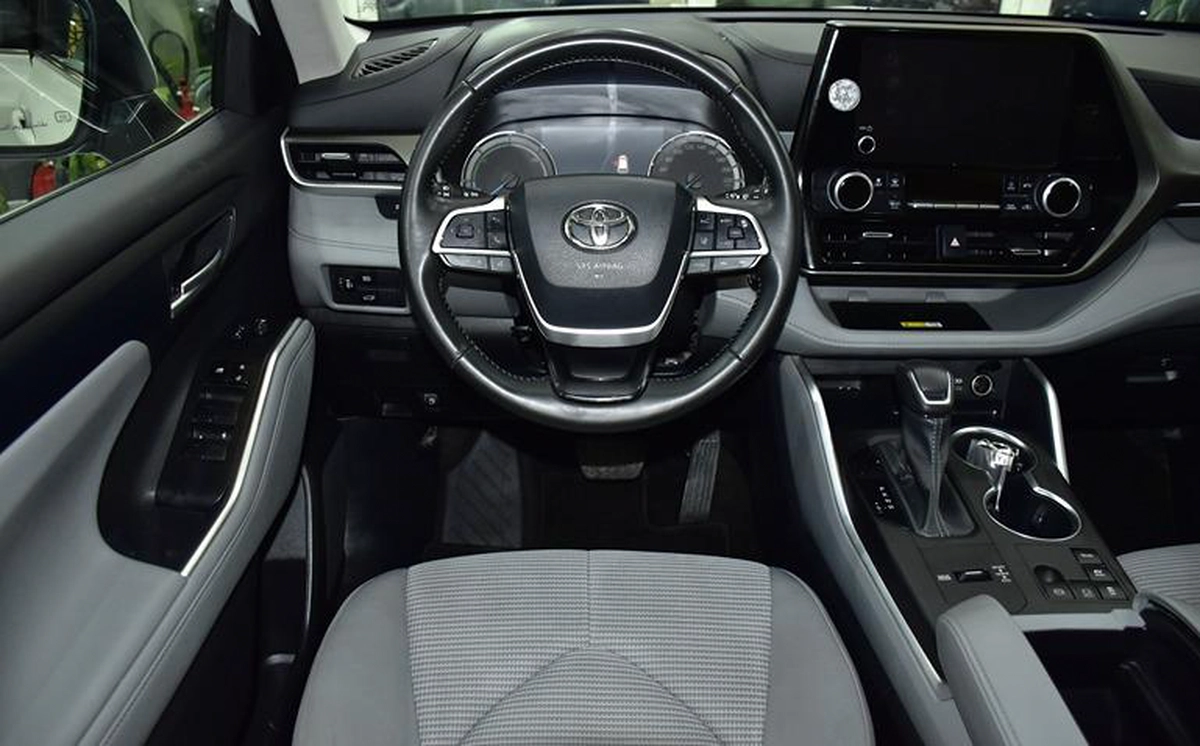 Toyota Highlander Hybrid GLE ( 2023 Model ) in White Color GCC Specs-13-13