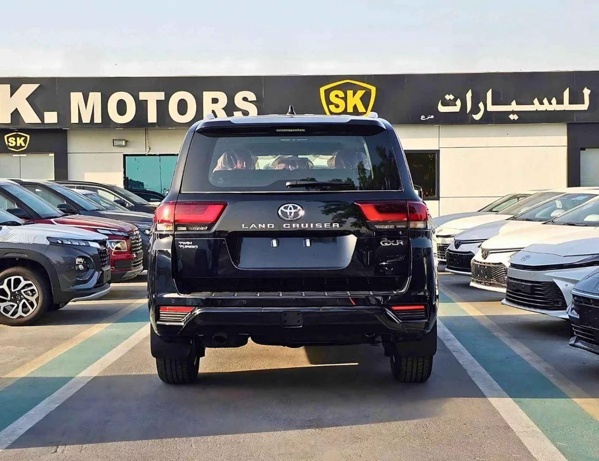 Toyota Land Cruiser GXR || 3.5L PETROL V6 / SMALL DVD / BIG BUMPER / 2 PWR SEAT + LEATHER / SUNROOF / CHROME CLADDING /-3-0