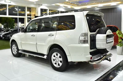 Mitsubishi Pajero GLS Di-D ( 2012 Model ) in White Color GCC Specs-5