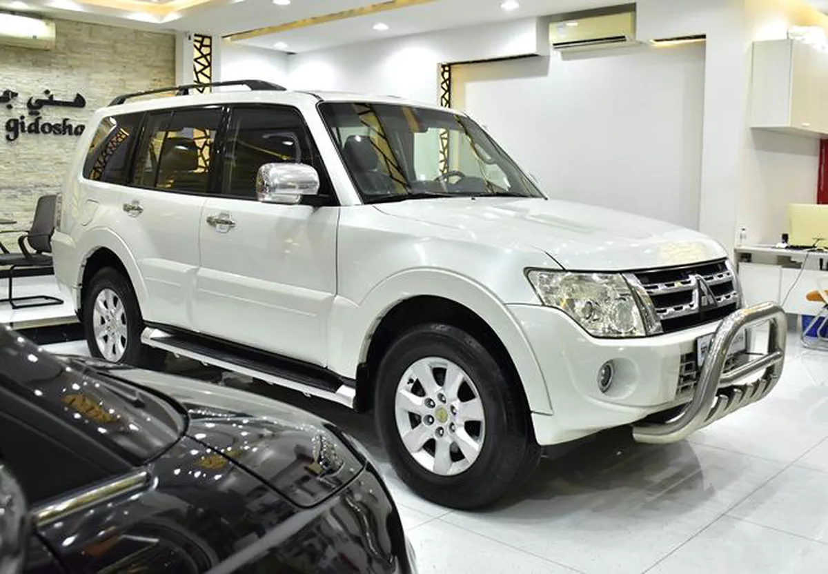 Mitsubishi Pajero GLS Di-D ( 2012 Model ) in White Color GCC Specs-3-3