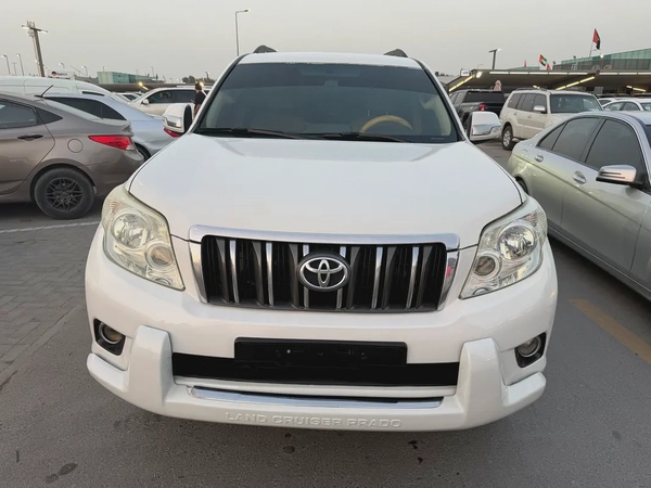 Toyota Prada 2013 white cooor GCc calen car