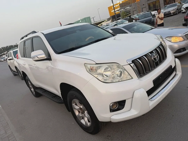 Toyota Prada 2013 white cooor GCc calen car