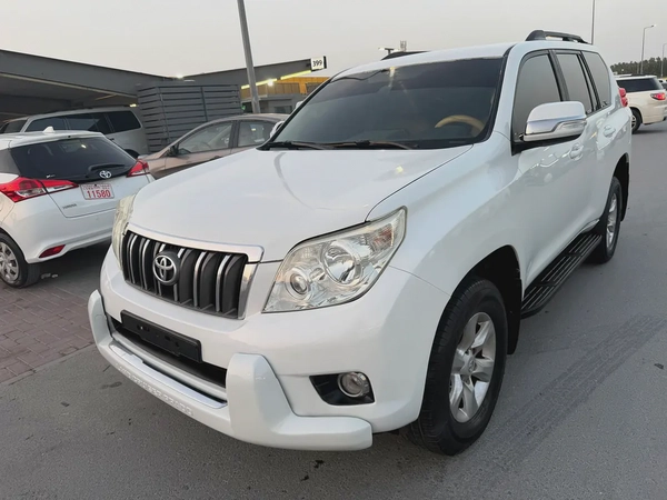Toyota Prada 2013 white cooor GCc calen car