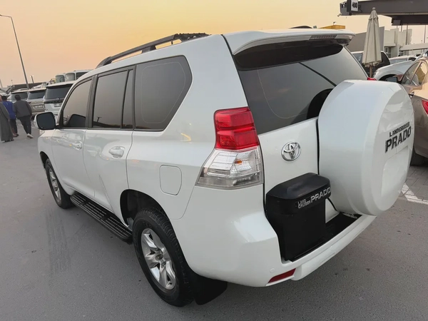 Toyota Prada 2013 white cooor GCc calen car