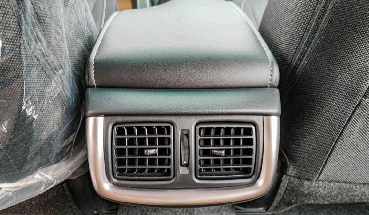 Toyota Hilux SGLX HILUX 2.4L SR5  MT DIESEL 2024-11-0