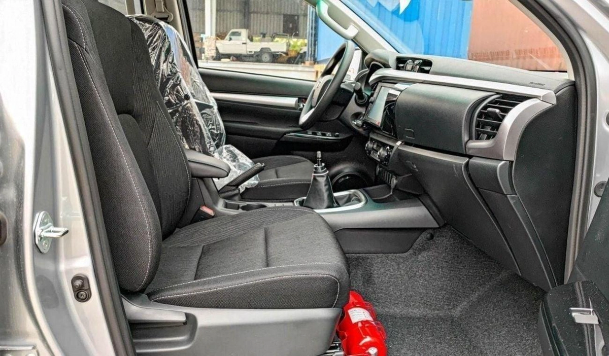 Toyota Hilux SGLX HILUX 2.4L SR5  MT DIESEL 2024-13-0