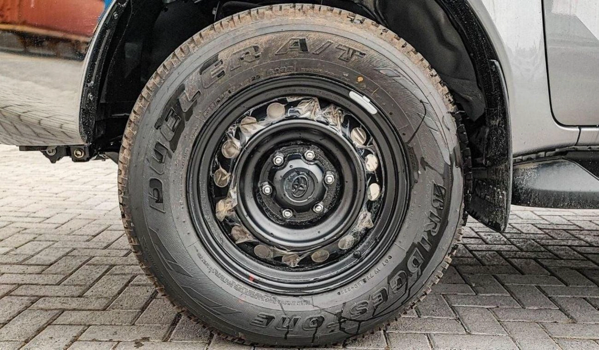 Toyota Hilux SGLX HILUX 2.4L SR5  MT DIESEL 2024-18-0