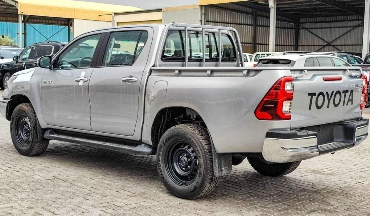 Toyota Hilux SGLX HILUX 2.4L SR5  MT DIESEL 2024-5-0