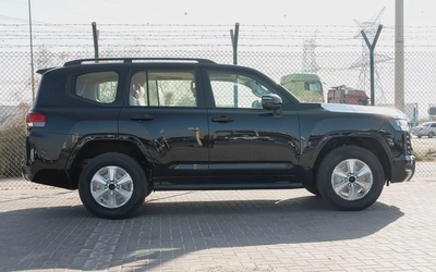 Toyota Land Cruiser GXR 3.5L petrol 2026 with sunroof and 360 camera-1